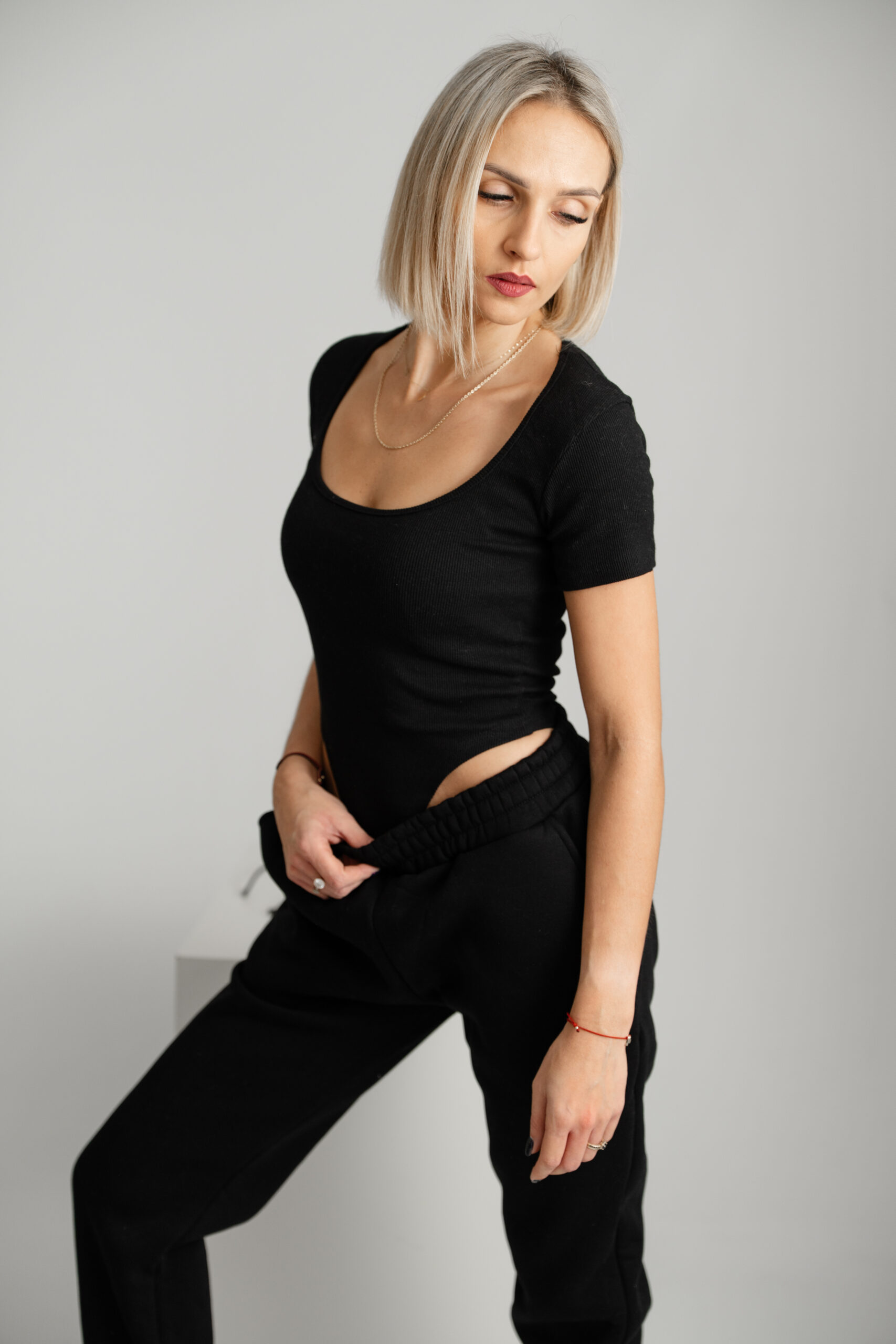 KOMPLET DRESOWY 3SET BLUZA+SPODNIE+BODY – CZARNY - obrazek 8